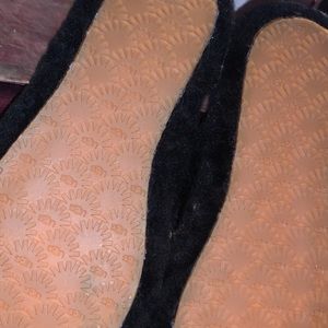 I am selling some Uggs slippers worn once size 5 color black  in good condition